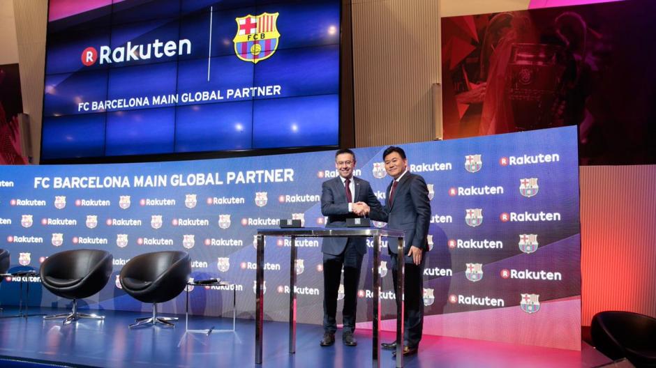 El FC Barcelona firm&oacute; con la japonesa Rakuten, un millonario contrato de patrocinio. (Foto: Twitter)