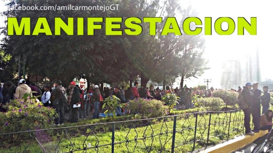 Un grupo de salubristas realiza una manifestaci&oacute;n hacia Casa Presidencial para exigir el cumplimiento del Pacto Colectivo. (Foto: @amilcarmontejo)