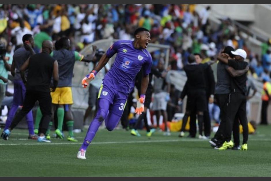 La locura se apoder&oacute; de Masuluke Oscarine tras anotar el golazo de chilena. (Foto: Twitter)