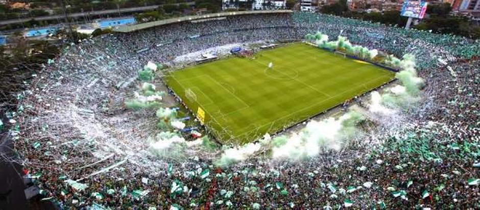El estadio Atanasio Girardot lució repleto, como muy pocas veces se tiñó de blanco en señal de esperanza por la víctimas de Chapecoense. (Foto: Twitter)