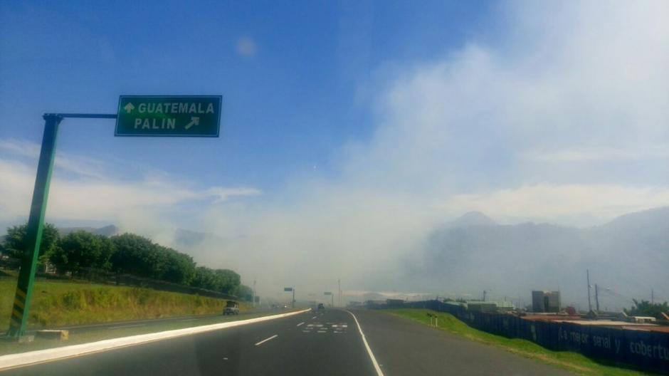 &nbsp;Incendio en la Autopista Palin-Escuintla. (Foto: Provial)&nbsp;