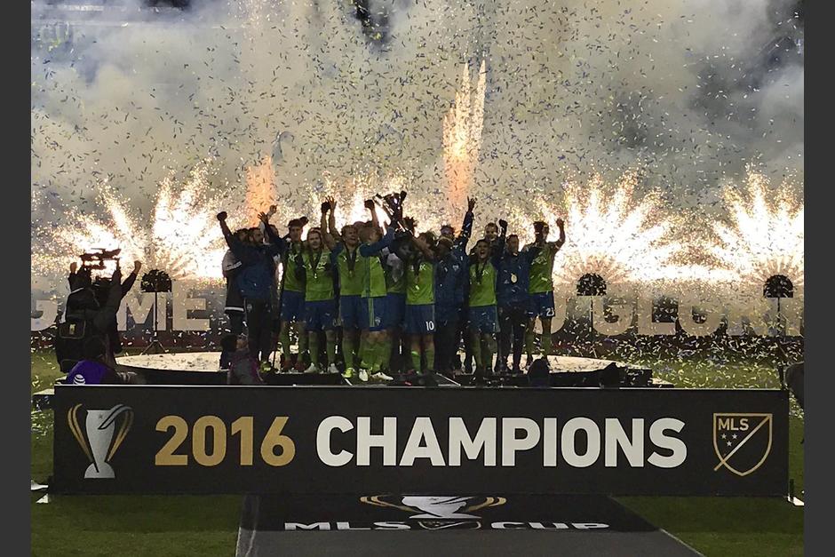Seatlle Sounders celebr&oacute; a lo grande su primer t&iacute;tulo de la MLS Cup. (Foto: Twitter)