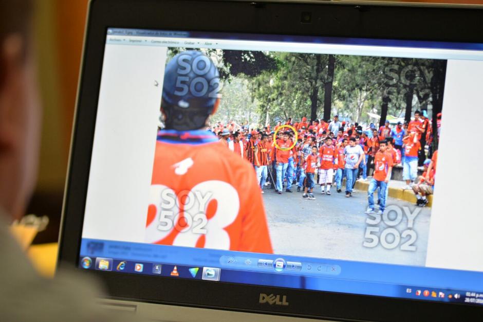 Durante el juicio, el MP present&oacute; fotograf&iacute;as de Soy502 que documentaron los hechos violentos en abril de 2014. (Foto: Wilder L&oacute;pez/Soy502) 