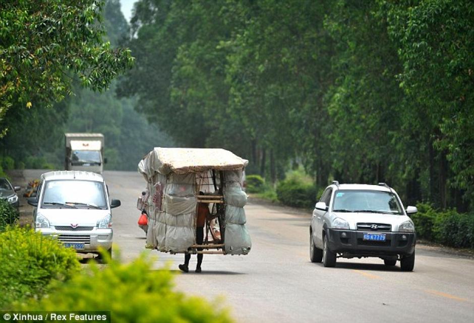 El "hombre caracol" tiene 39 a&ntilde;os y vive en China. (Foto: dailymail.co.uk)