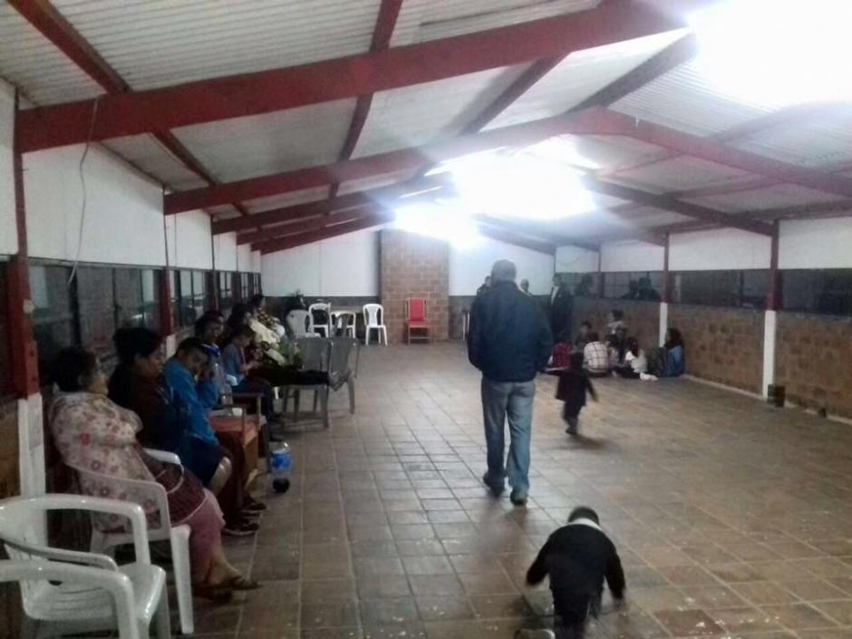 Al menos 33 personas fueron trasladas hacia un albergue en Mixco por las viviendas destru&iacute;das. (Foto: Municipalidad de Mixco)