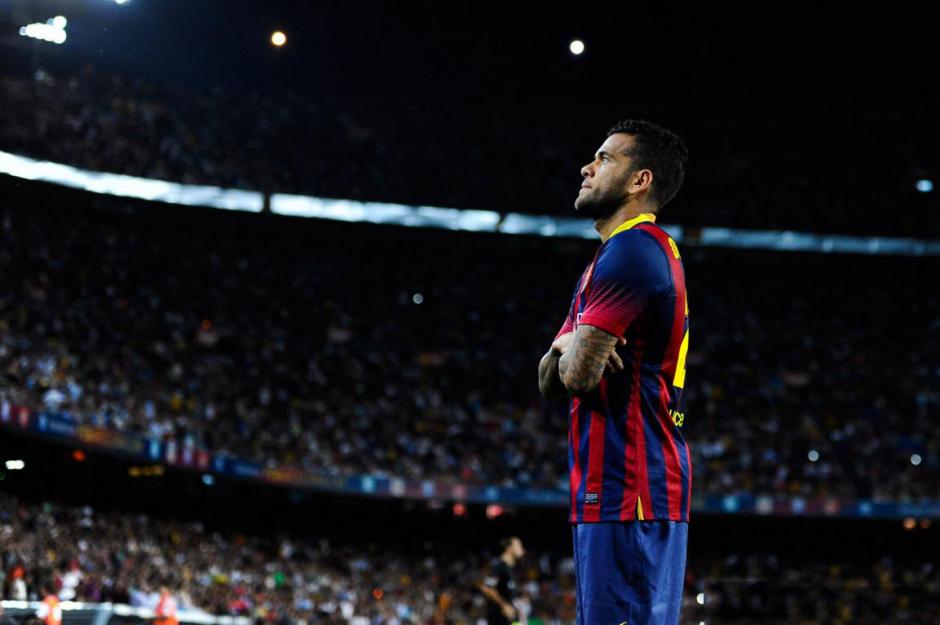 El tiempo estipulado de recuperaci&oacute;n de Dani Alves con respecto a su lesi&oacute;n en el abductor derecho a&uacute;n es indefinido. (Foto: AFP)