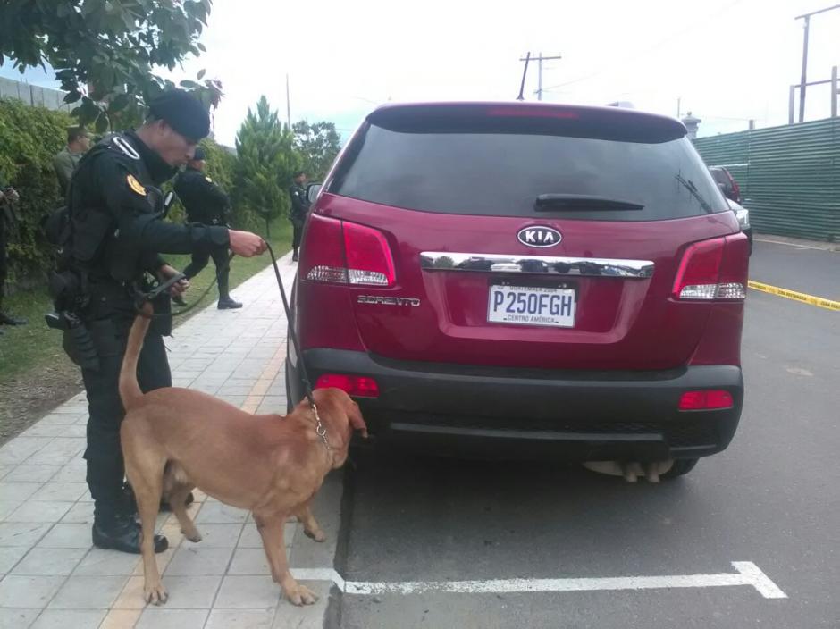 El dinero fue encontrado en el interior de una camioneta abandonada. (Foto: PNC)