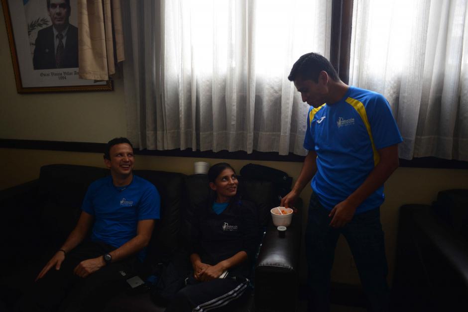 Varios deportistas guatemaltecos de alto rendimiento acudieron a la reuni&oacute;n con los diputados. (Foto: Jes&uacute;s Alfonso/Soy502)