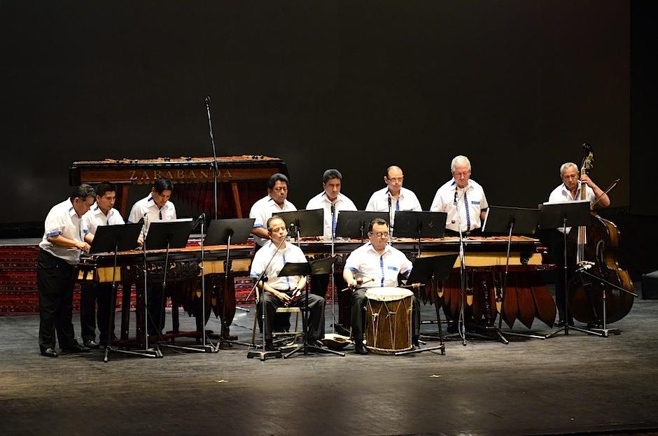 La Marimba de Concierto de la Presidencia ejecut&oacute; temas de pel&iacute;culas con los que sorprendieron a la concurrencia. (Foto: Selene Mej&iacute;a/Soy502)