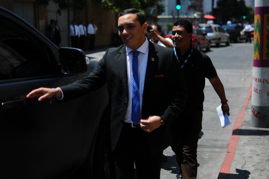 Después de confirmarse que no será expulsado de la bancada oficial, Giordano volvió al hemiciclo con una sonrisa. (Foto: Wilder López/Soy502) 