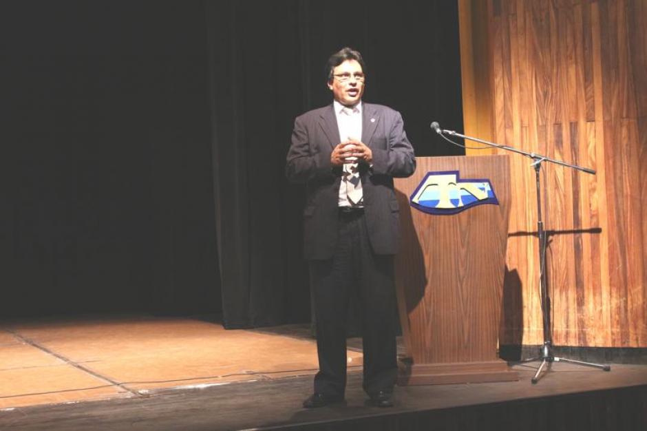 Carlos Estuardo Estrada quien fung&iacute;a como Director del Centro Cultural Miguel Angel Asturias. (Foto: MCD)