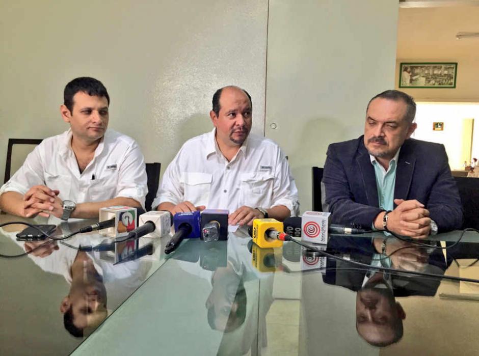 La UNE decidi&oacute; separar de sus filas a los dos diputados que enfrentan un proceso de antejuicio y pedirles que renuncien a su curul. (Foto: cortes&iacute;a Jos&eacute; Castro)