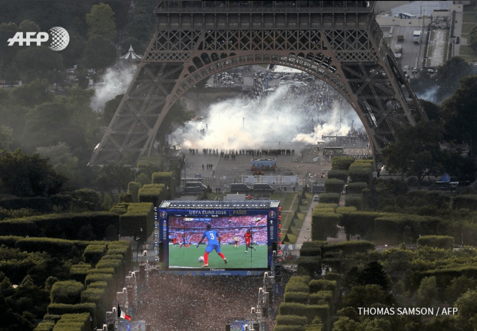 Los disturbios se registraron en la Torre Eiffel. (Foto: AFP)