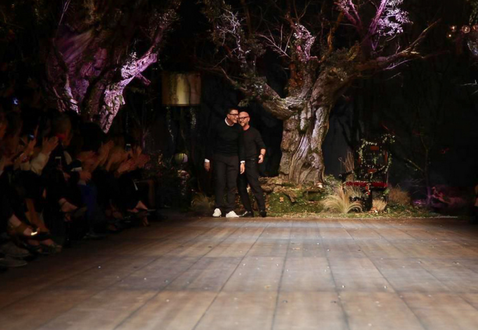 Caperucita Roja en Sicilia fue la inspiraci&oacute;n de la firma Dolce &amp; Gabbana. (Foto: NowFashion)&nbsp;