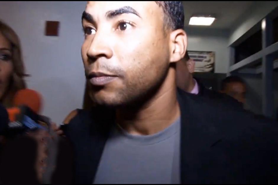 Don Omar, quien se hace llamar "El Rey", fue acusado en el pasado de violencia dom&eacute;stica por su exesposa Jackie Guerrido, de quien se divorci&oacute; en 2013, y tambi&eacute;n fue exonerado en otra instancia por posesi&oacute;n de drogas y armas.