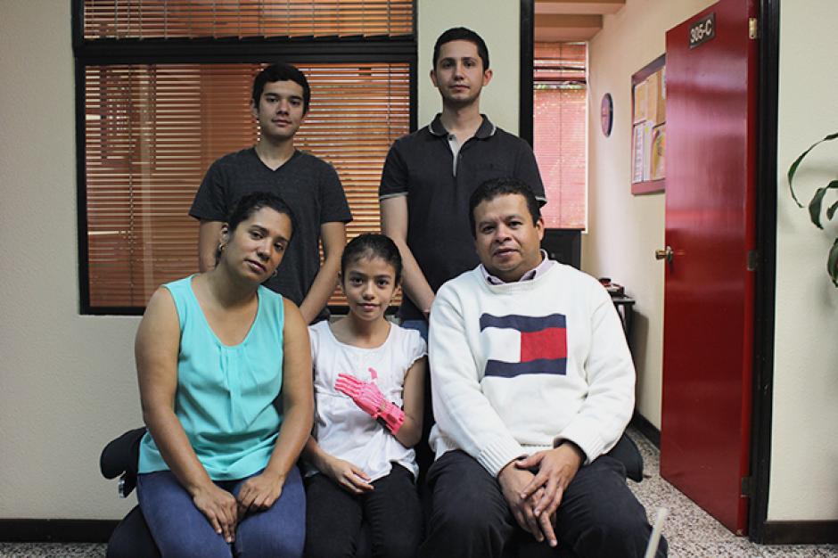 El proyecto quiere ser el pionero en Guatemala para crear pr&oacute;tesis resistentes y de buena calidad a bajo costo. (Foto: Universidad Galileo)