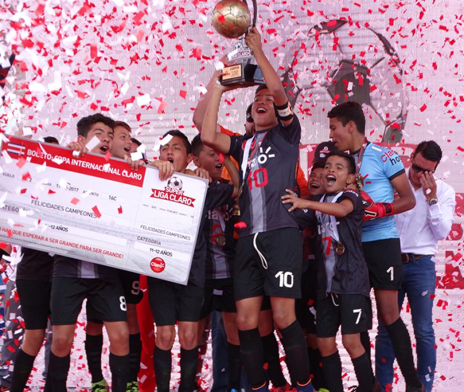 El Club Menedy, en la categor&iacute;a de 11 y 12 a&ntilde;os, se consagr&oacute; campe&oacute;n este a&ntilde;o. (Foto: cortes&iacute;a Darianelly Aquino) 