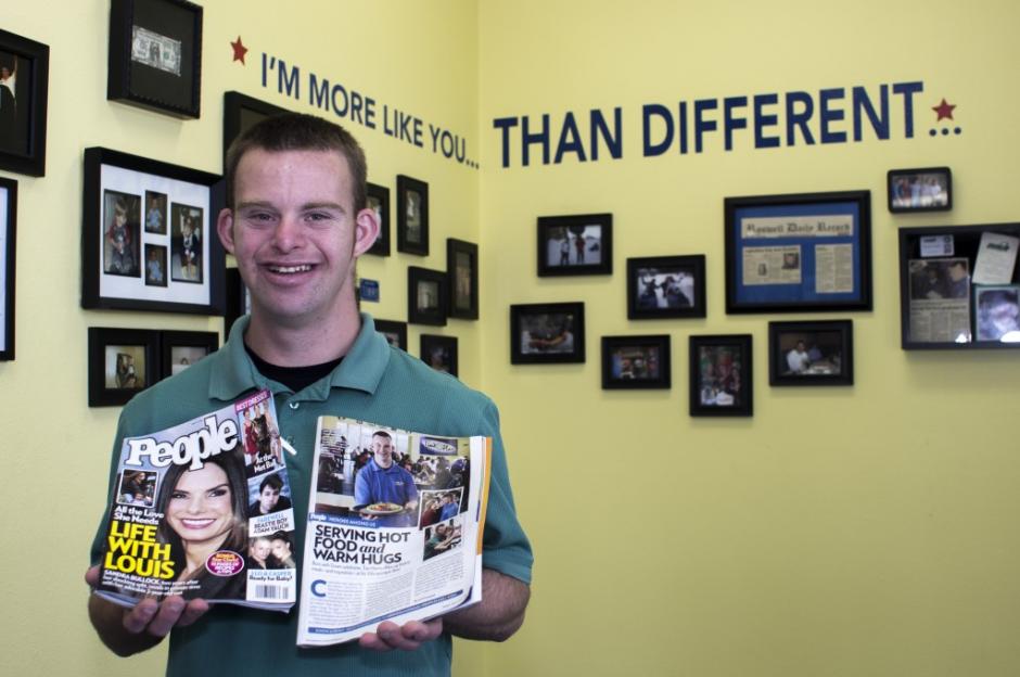 Tim obtuvo certificados de servicio de comida, asisti&oacute; a la Universidad del Este de Nuevo M&eacute;xico, fue nombrado estudiante del a&ntilde;o en varias escuelas, trabaj&oacute; en varios restaurantes como anfitri&oacute;n y mesero y ha ganado varias medallas por su participaci&oacute;n en Olimpiadas Especiales.