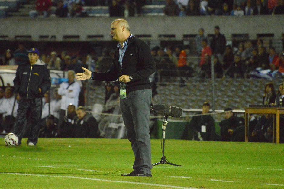 El argentino Iv&aacute;n Sopegno vivi&oacute; con intensidad el juego ante los uruguayos. En varias ocasiones se le escuch&oacute; gritando dando indicaciones. (Foto: Cortes&iacute;a de Mariana Gaspar)