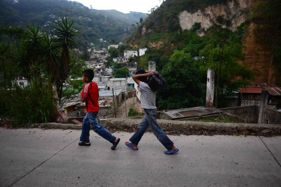 Al fondo del barranco, la Colonia Santa Marta est&aacute; en constante peligro durante la temporada lluviosa. &nbsp;(Foto: Jes&uacute;s Alfonso/Soy502)