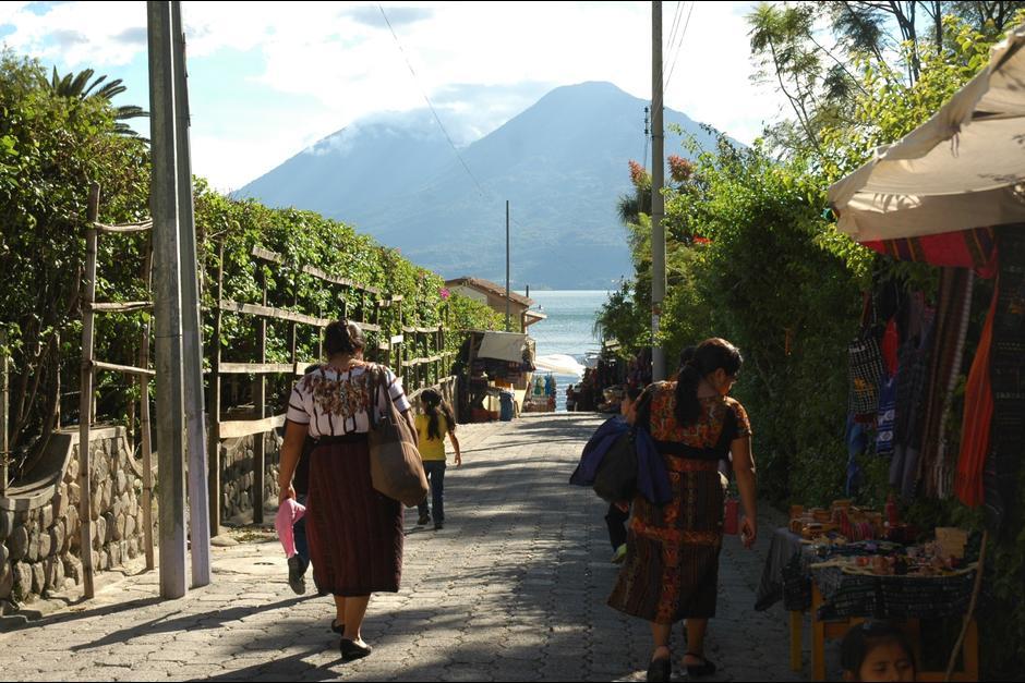 Para Harris Withbeck, la idea es crear un mural gigante utilizando las casas de Santa Catarina Palop&oacute;. (Foto: Fredy Hern&aacute;ndez/Soy502)