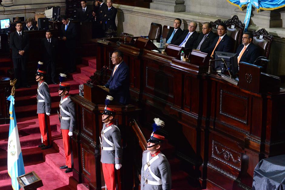 El presidente del Congreso, Aristides Crespo, da su discurso durante la sesión solemne del día de la Costitución, con la presencia de los presidentes de la Corte Suprema de Justicia y la Corte de Consitucionalidad y la ausencia del Presidente de la República, Otto Perez Molina. (Foto: Jesús Alfonso/Soy502)