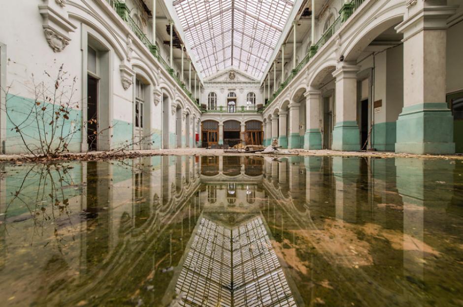    El fot&oacute;grafo Romain Veillon ha viajado por muchas partes de Europa coleccionando im&aacute;genes de edificaciones abandonadas durante gran parte de su vida profesional. (Foto: Romain Veillon)