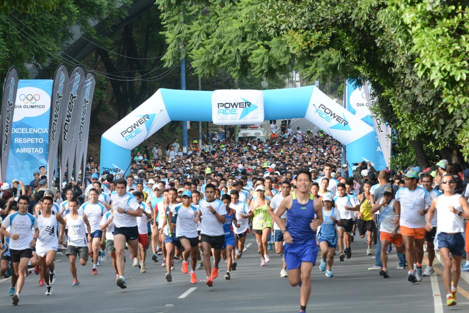 Cientos de guatemaltecos participaron en la edici&oacute;n 27 de la Carrera del D&iacute;a Ol&iacute;mpico. (Foto: Salvador Revolorio/Nuestro Diario)