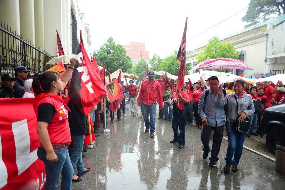 Los manifestantes del "Paro Nacional" llegan a Casa Presidencial, enarbolando una pl&eacute;yade de demandas. (Foto: Jes&uacute;s Alfonso/Soy502)