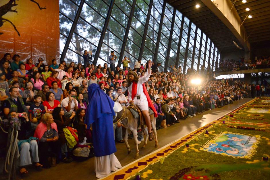 La actividad inici&oacute; con la puesta en escena de Jes&uacute;s entrando a Jerusal&eacute;n. (Foto: Jes&uacute;s Alfonso/Soy502)