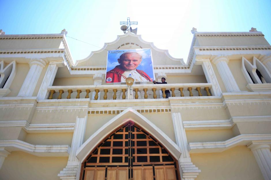 La iglesia de la Parroquia se vestir&aacute; de gala el domingo 27 para la canonizaci&oacute;n de Juan Pablo II. &nbsp;(Foto: Jes&uacute;s Alfonso/Soy502)