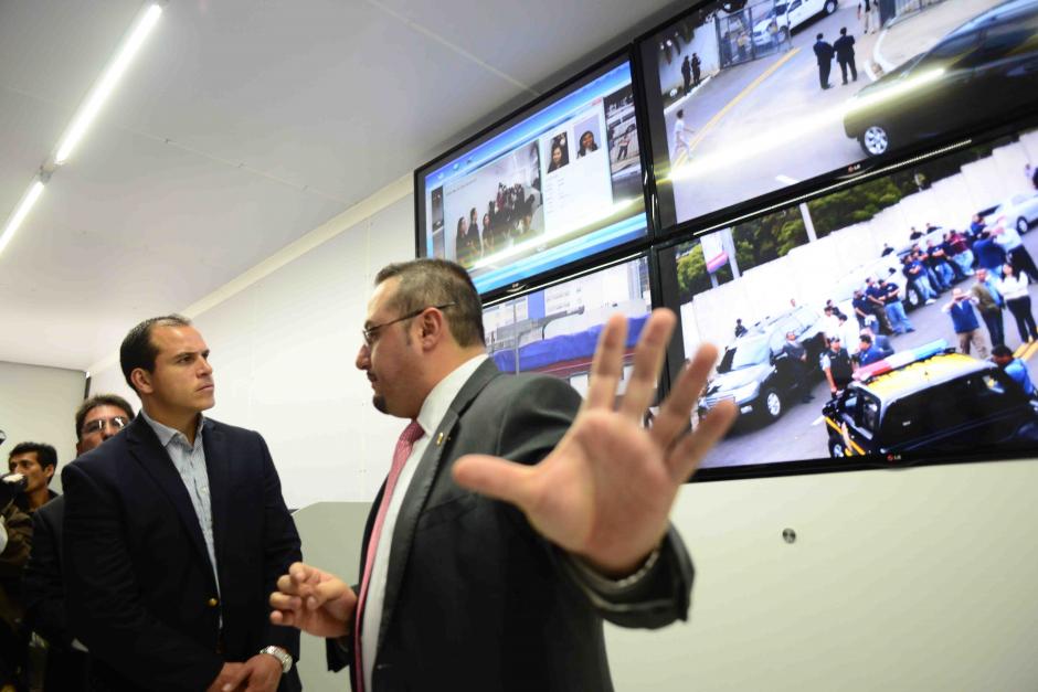 Interior del M&oacute;dulo de Monitoreo M&oacute;vil que ser&aacute; estrenado esta noche en el cl&aacute;sico 279 en el estadio Mateo Flores. (Foto: Jesus Alfonso/Soy502)