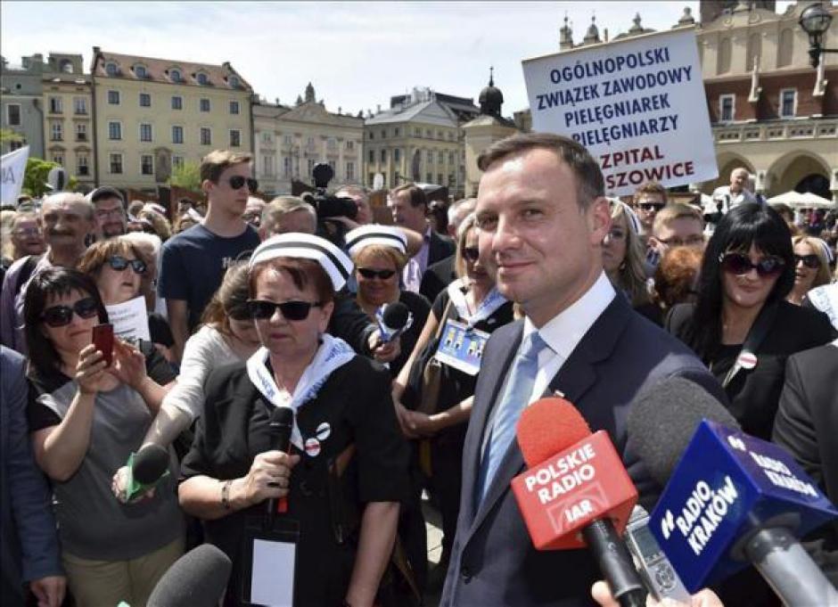 El conservador Andrzej Duda fue elegido el domingo presidente de Polonia con el 53 por ciento de los sufragios, derrotando al jefe de Estado saliente de centroderecha, Bronislaw Komorowski. (Foto: EFE)&nbsp;