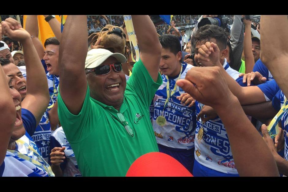 El nacional Duglas Zamora celebra tras ganar el Torneo Clausura 2016 con Suchitepéquez. (Foto: Luis Barrios/Soy502)