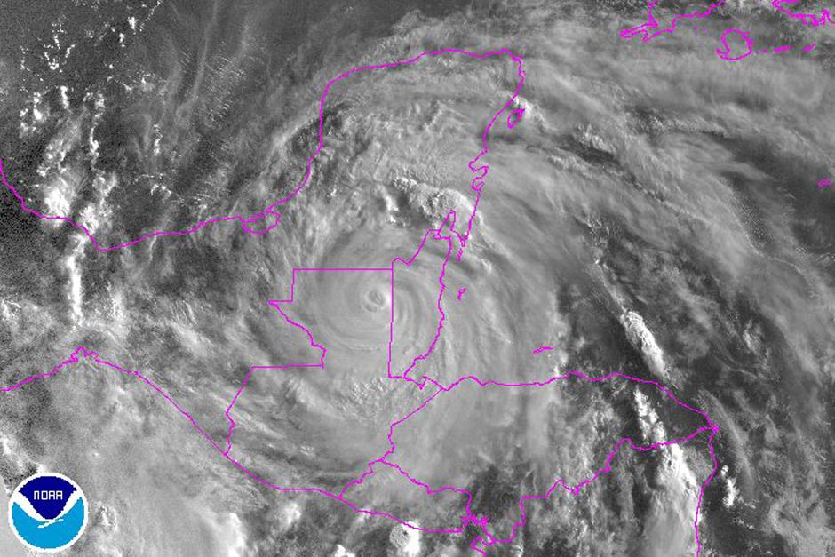 Pasada la media noche, el hurac&aacute;n toc&oacute; tierra en Belice y en horas posteriores se degrad&oacute; a tormenta tropical. (Foto: NHC. NOAA)