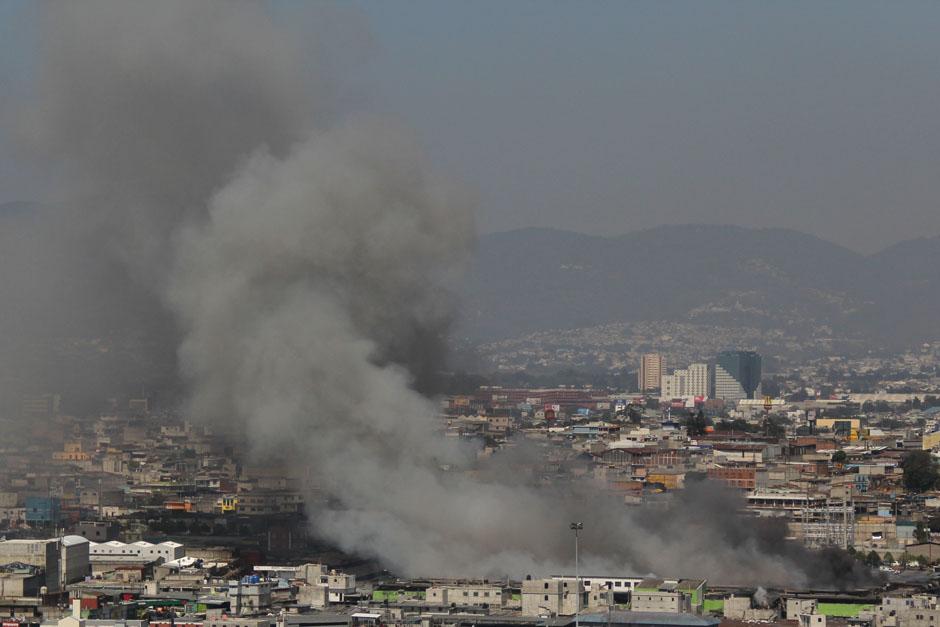 El incendio de la terminal que dej&oacute; un saldo de 1 mil 700 locales destruidos y m&aacute;s de 6 mil personas afectadas podr&iacute;a tener un impacto en los precios de diversos productos que ah&iacute; se comercializan. (Foto: Soy502)