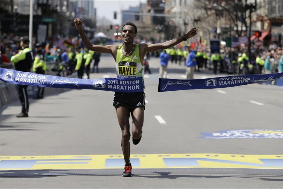 Lemi Hayle domin&oacute; la prueba masculina y su compatriota Atsede Baysa fue la m&aacute;s r&aacute;pida entre las mujeres en la edici&oacute;n 120 del Marat&oacute;n de Boston en la que participaron m&aacute;s de 30 mil fondistas. (Foto: Greg M. Cooper/USA TODAY SPORTS)