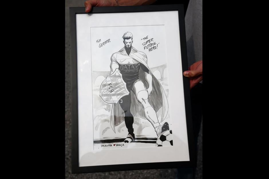 Gerard Piqu&eacute; fue dibujado como uno de los superh&eacute;roes de Marvel Comics. (Foto: Pep Morata/Mundo Deportivo)