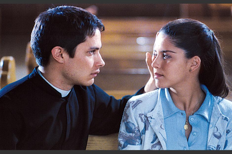 Gael Garc&iacute;a y Ana Claudia Talanc&oacute;n dieron vida al padre Amaro y Amelita. Foto: Milenio.com)&nbsp;