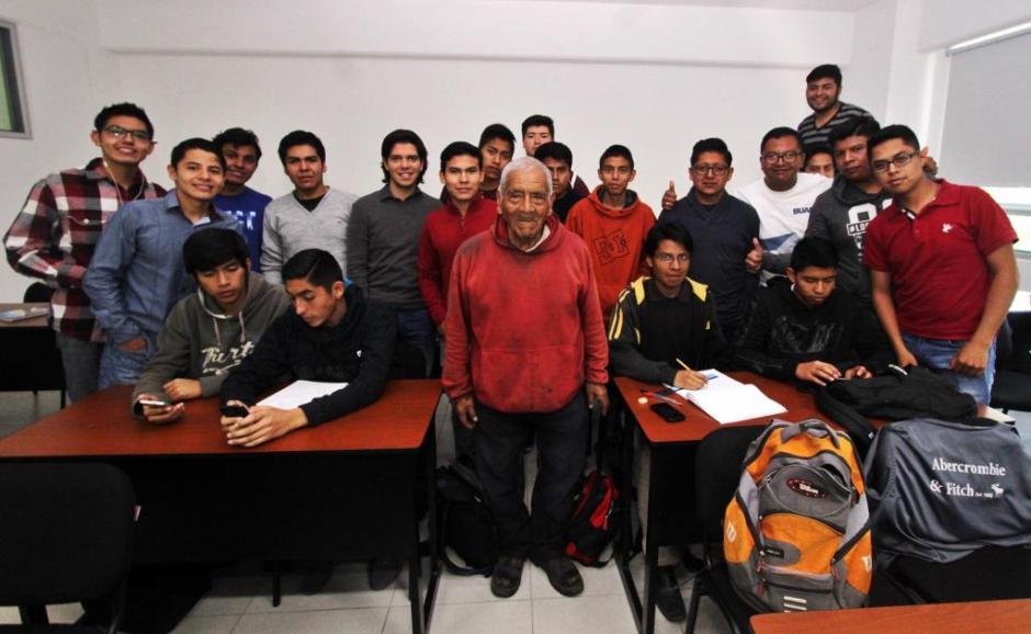 Don Felipe empez&oacute; este a&ntilde;o la carrera de Ingenier&iacute;a y espera graduarse. (Foto: El Universal)