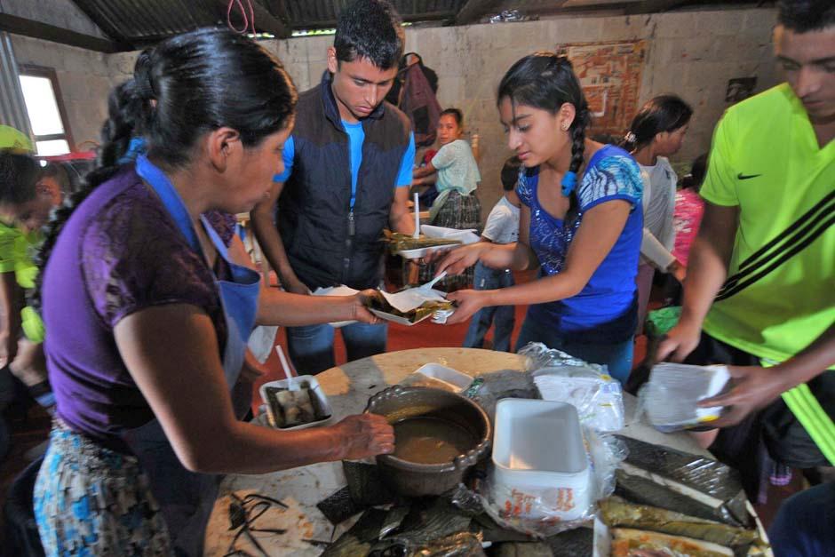 Barrondo entreg&oacute; ocho mil tamales en su natal Chiyuc. (Foto: Byron de la Cruz/Soy502)