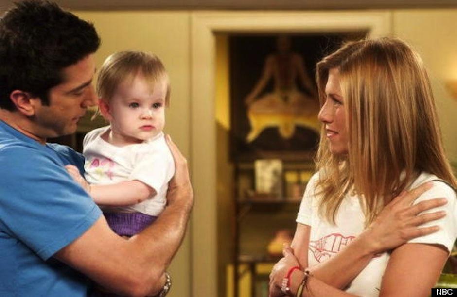 Noelle y Cali Sheldon interpretaron a Emma, la hija de Rachel y Ross en la serie Friends. (Foto: Huffington Post)