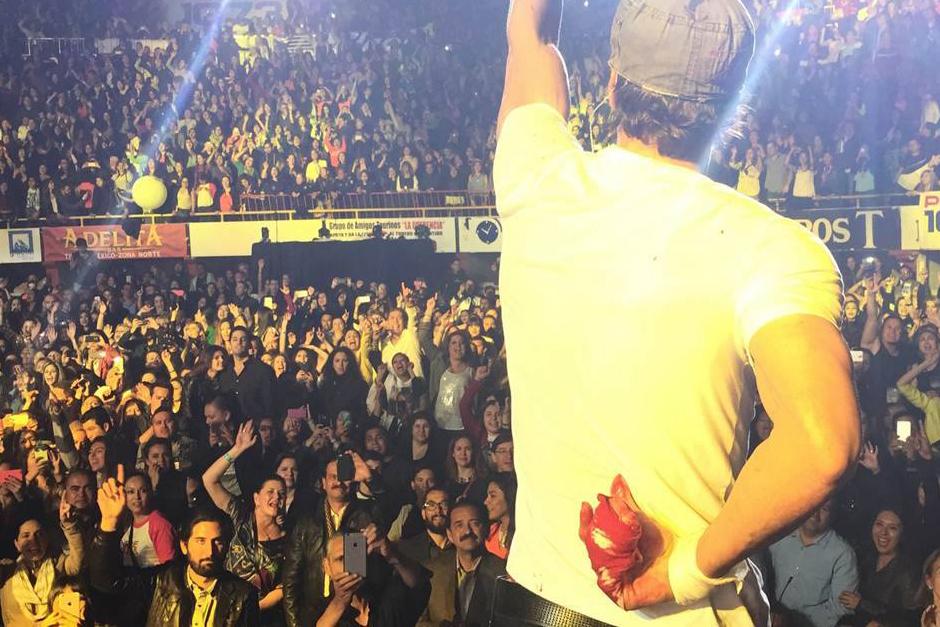 "Durante el espectáculo se utiliza un dron para tomar imágenes de la multitud", explicó su manager Joe Bonilla.