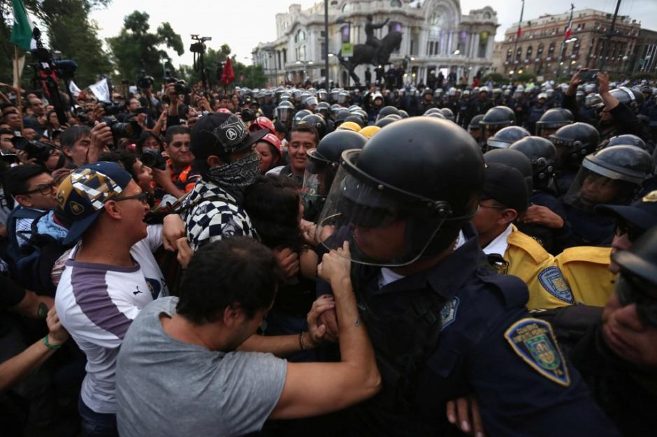 Miles de personas manifestaron contra el gobierno de Enrique Pe&ntilde;a Nieto. (Foto: www.infobae.com)