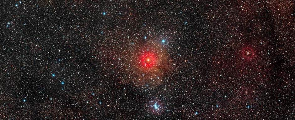 Los astr&oacute;nomos utilizaron una t&eacute;cnica llamada interferometr&iacute;a para combinar la luz recogida por m&uacute;ltiples telescopios individuales, recreando un telescopio gigante de m&aacute;s de 140 metros de tama&ntilde;o. (Foto: ESO)