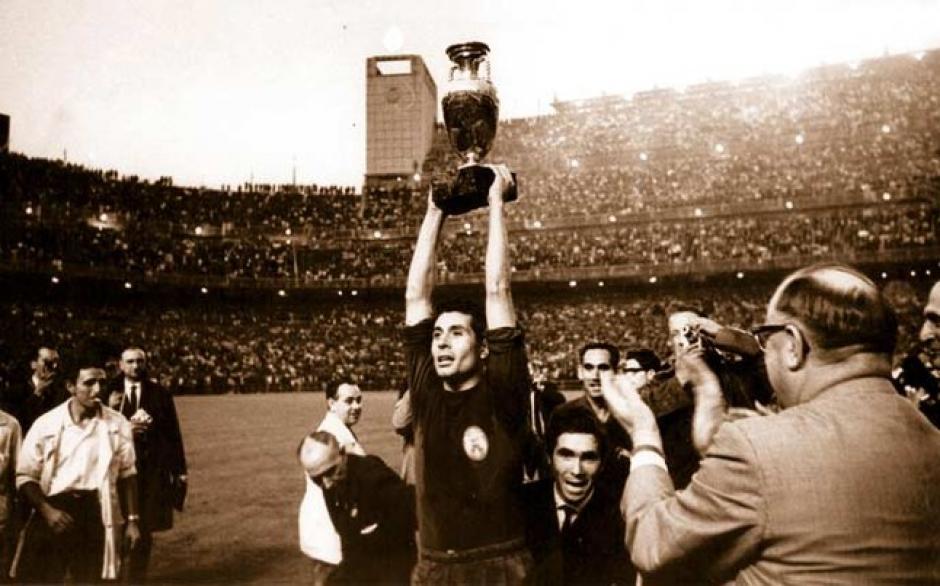 Espa&ntilde;a, en 1964, fue el primer anfitri&oacute;n en ganar la Eurocopa. (Foto: sport.es)
