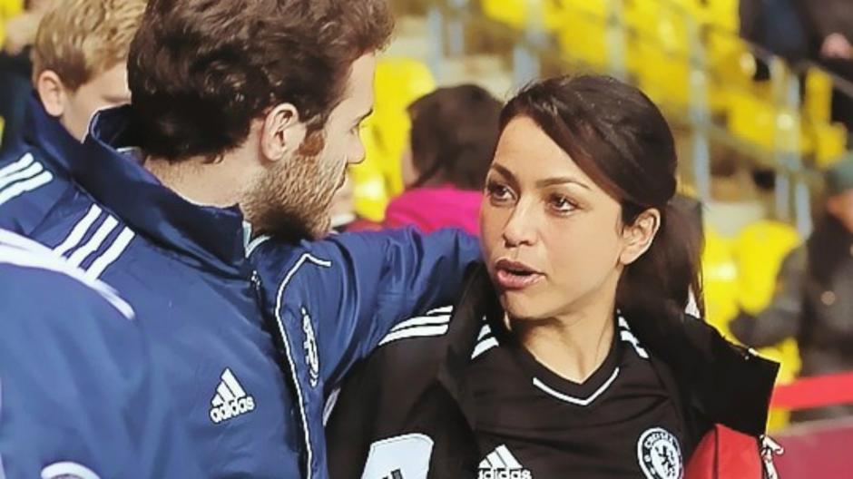 Eva Carneiro, con Juan Mata, exjugador del Chelsea.