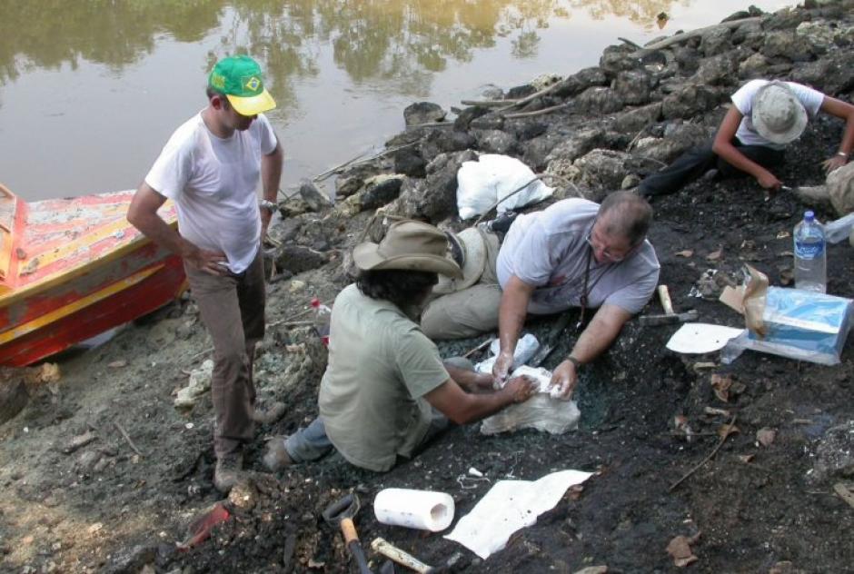 El hallazgo se llev&oacute; a cabo en afloramientos rocosos cerca de la ciudad de Iquitos. (Foto UNMSM)
