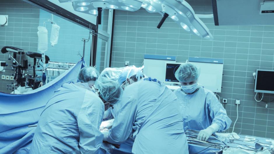 El doctor Ren Xiaoping planea llevar a cabo una operaci&oacute;n de trasplante de cabeza. (Foto:&nbsp;iflscience.com)