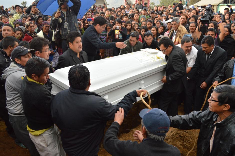 El Cementerio Candelaria de la Comunidad de Juchanep recibi&oacute; los cuerpos de Deisy y sus dos hijas.&nbsp; (Foto: Jos&eacute; Garc&iacute;a)